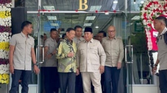 Berbincang dengan Wiranto Usai Melayat ke Rumah Duka Kwik Kian Gie, Prabowo: untuk Menghormati