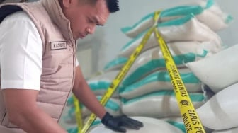 Polisi Bongkar Praktik Beras Oplosan, Seorang ASN Dibekuk