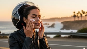 Goodbye Kulit Belang! 2 Sunscreen Lokal Ini Bikin Nyaman Naik Motor Meski Panas Terik