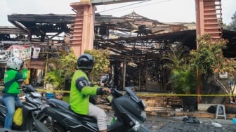 Suasana Pasar Taman Puring pasca kebakaran di Jakarta, Rabu (30/7/2025). [Suara.com/Alfian Winanto]
