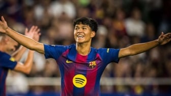 Pemain Keturunan Posisi Gelandang Punya Darah ASEAN Debut di Barcelona Langsung Cetak Gol