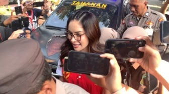 Tak Ada Takutnya di Ruang Sidang, Nikita Mirzani Tuding Hakim dan Jaksa Diatur Reza Gladys