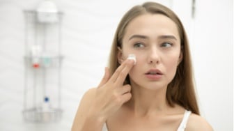 7 Sunscreen untuk Kulit Kusam: Mulai Rp 30 Ribuan, Bisa Sekaligus Mencerahkan!