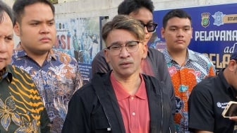 Nikmati Terik Panas Tanah Suci, Ruben Onsu Bahagia Perdana Salat Jumat di Masjid Nabawi