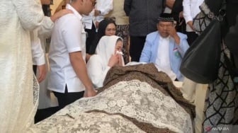 Tangis Sang Istri Pecah! Rumah Duka Eks Menag Suryadharma Ali Mendadak Banjir Air Mata