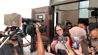 Nikita Mirzani Ngamuk di Pengadilan: Tolak Balik ke Rutan! Ada Apa?