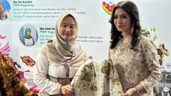 Batik Merawit Karya Nasabah Binaan PNM Mekaar Diborong Istri Wapres