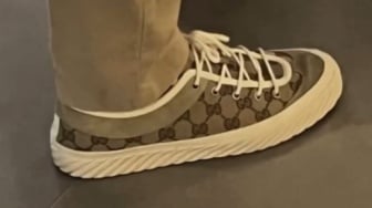 Tren Sepatu Tipis Kembali! Kenapa Model Sepatu Plimsoll Kini Diincar Anak Muda 2025?