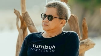 Rocky Gerung Datang Bersama Perempuan di Resepsi Luna Maya dan Maxime Bouttier, Siapa?
