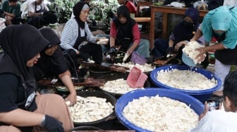 Bosan Kerja Kantoran? Pemuda Ini Buktikan Keripik Pisang Bisa Jadi Bisnis Menguntungkan di Kulon Progo