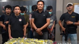 Jaringan Sabu 35 Kg Asal China Terbongkar, Diedarkan dari Kos-kosan di Tangsel ke Hotel di Jaksel