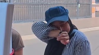 Menagih Janji 19 Juta Lapangan Kerja, Tangis Ibu Penjual Kopi Keliling: Tolong Jangan Dipersulit
