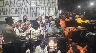 Saat 'Ras Terkuat di Bumi' Sambut Kebebasan Tom Lembong di Depan Rutan, Polisi Dibuat Tak Berkutik
