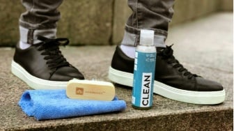 7 Rekomendasi Sabun Cuci Sepatu Agar Warna Awet dan Tidak Luntur