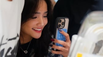 Fuji Tutup Kolom Komentar di Unggahan Anak Erika Carlina, Lindungi Sahabat Dari Komentar Miring?