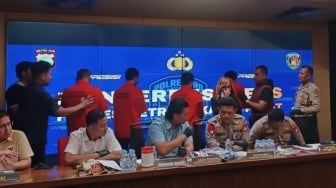 Ngamuk Spanduk di Final AFF Dicopot, Kasus Suporter Timnas Digebuki Suporter Berakhir di Bui