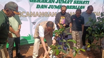 Biar Jujur dan Tak Berbohong, Bawaslu Tanam Pohon Manggis Antikorupsi di Bogor