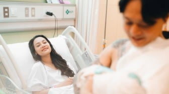 Selamat! Erika Carlina Resmi Jadi Ibu, Sambut Kelahiran Putra Pertamanya Andrew Raxy Neil