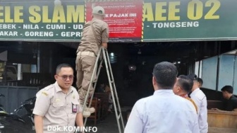 Tunggakan Pajak Puluhan Juta, RM Slamet Wae Simpang 5 Disegel Pemkab Tulang Bawang