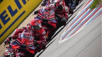 Bukan Gaya-Gayaan, Ini Alasan Siku Pembalap MotoGP Sampai Nempel di Aspal