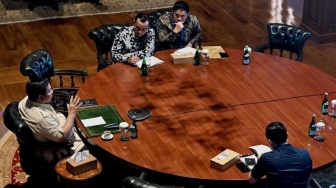 Prabowo Kumpulkan Menteri di Hambalang, Perintahkan Antisipasi Total Karhutla di Puncak Kemarau
