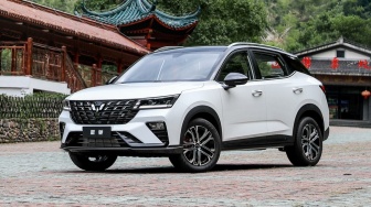 Rival Fronx Harga Setara S-Presso Bekas, Pesona Wuling Alvez Manual Bikin Naksir