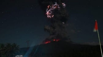 Fenomena Petir Vulkanik pada Erupsi Gunung Lewotobi Laki-laki