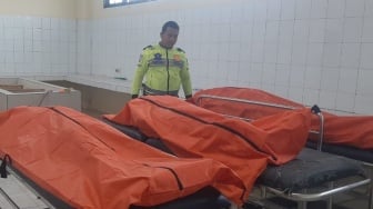 Subuh Maut di Tol Cipali: Gagal Salip Kiri, Ertiga Remuk Hantam Tronton, 3 Tewas, Balita Terluka