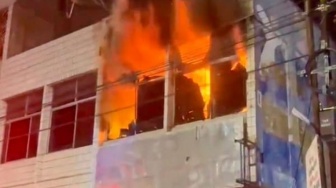 Dini Hari Maut di Pekanbaru, Pasutri dan 2 Anaknya Tewas dalam Kebakaran Ruko