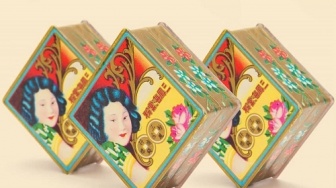 3 Bedak Tabur Legendaris di Indonesia: Kualitas Tak Lekang Waktu, Kulit Mulus Modal Rp3 Ribuan Saja