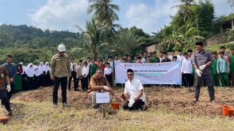 Krakatau Steel Group Dukung Ketahanan Pangan Pesantren di Cilegon