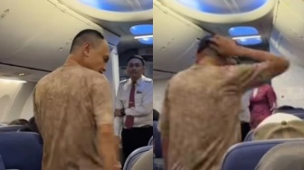 'Ada Bom! Panggil Tentaramu Semua!' Detik-detik Penumpang Ngamuk di Pesawat Lion Air Gara-gara Delay