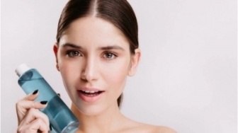 4 Essence Toner Efektif Mencerahkan Wajah, Aman untuk Bumil dan Busui
