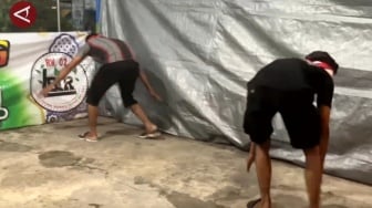 Aksi Kocak Warga Lumajang Kejar Bebek dengan Mata Tertutup, Rayakan HUT RI dengan Cara Unik