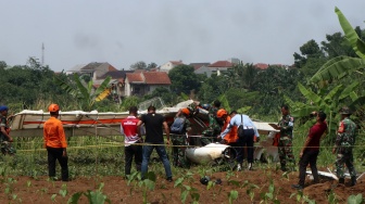 Evakuasi Bangkai Pesawat Latih yang Jatuh di Bogor