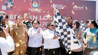 Lepas Distribusi Logistik PSU, Wamendagri Ribka Haluk Minta Provinsi Papua Jadi Teladan Demokrasi