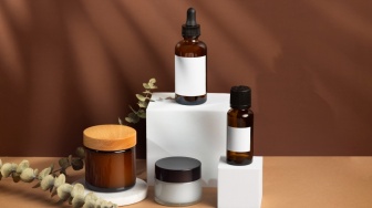 7 Tips Menghindari Kosmetik Berbahaya, Teliti Dulu Sebelum Membeli!