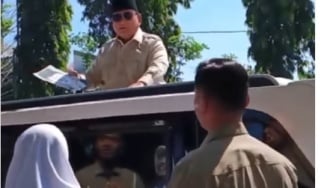 Cerita 'Nekat' Kia Prabowo Kejar Presiden untuk Berikan Lukisan, Berujung Dapat Laptop