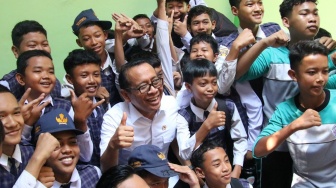 Pantau CKG di Sekolah, Menko Pratikno Temukan Siswa Punya Gula Darah Tinggi Gara-Gara Hal Ini