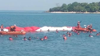 Jendral Bintang Tiga dan Wali Kota Cilegon Turun Tangan Kibarkan Bendera di Laut Merak