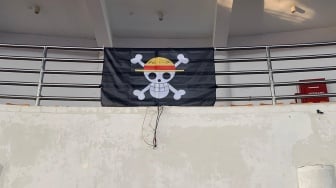 Heboh! Bendera Bajak Laut One Piece Terpasang di Bogor