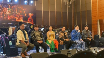 Fadly Bocorkan Kejutan Padi Reborn di Pagelaran Sabang Merauke 2025: Musik Tradisional Vs Modern
