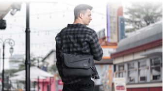 Stylish Abis! Ini 4 Messenger Bag untuk Tampil Profesional di Tempat Kerja