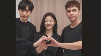Kim You Jung Curi Perhatian di Sesi Baca Naskah Pertama Drama Bertajuk Dear X