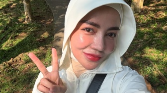 Viral Dituding Malas Ngantor ke DPRD Buru, Bella Shofie Malah Asyik Berkuda di Hari Kerja