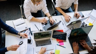 Hustle Culture dan Gen Z: Ambisi Gila Kerja atau Kehilangan Arah Hidup?