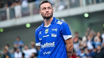 BRI Super League: Marc Klok Naksir Jersey Tandang Persib Bandung yang Baru
