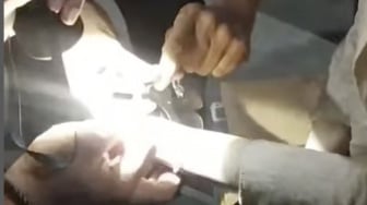 Cewek di Tangerang Datangi Damkar Malam-Malam Minta Tolong Lepaskan Borgol