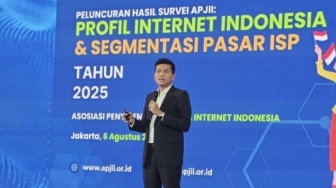 Siapa Pengguna Internet Terbesar di Indonesia? Hasil Survei 2025 Mengejutkan!