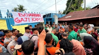 Ratusan Karyawan Perusahaan di Padang Pariaman Demo 3 Hari, Tuntut Gaji 4 Bulan Tak Dibayar